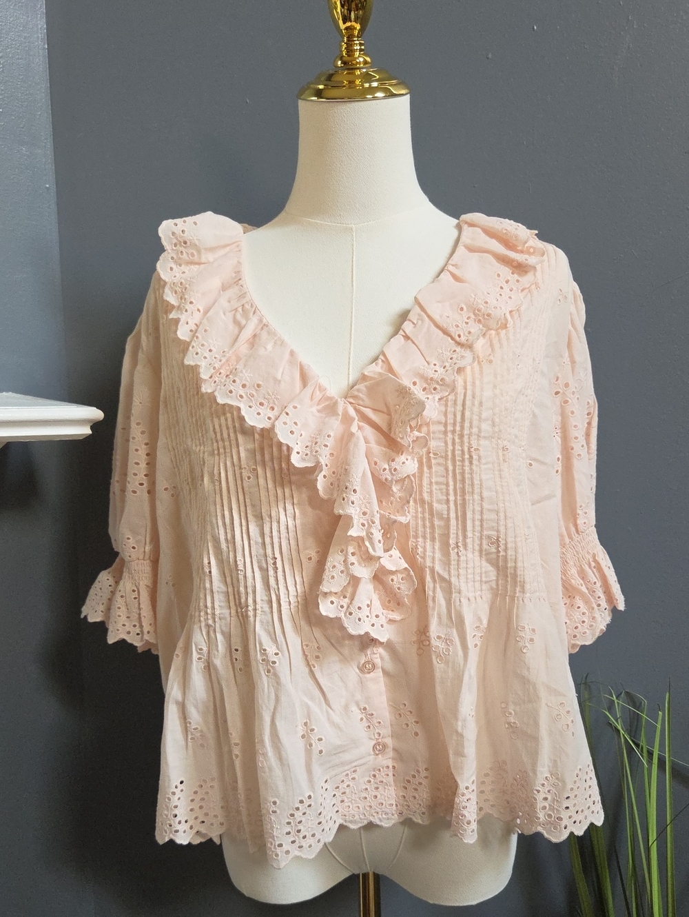 NWT- Petal Pink Ruffled Eyelet Blouse Cropped- Oversized Size Xl